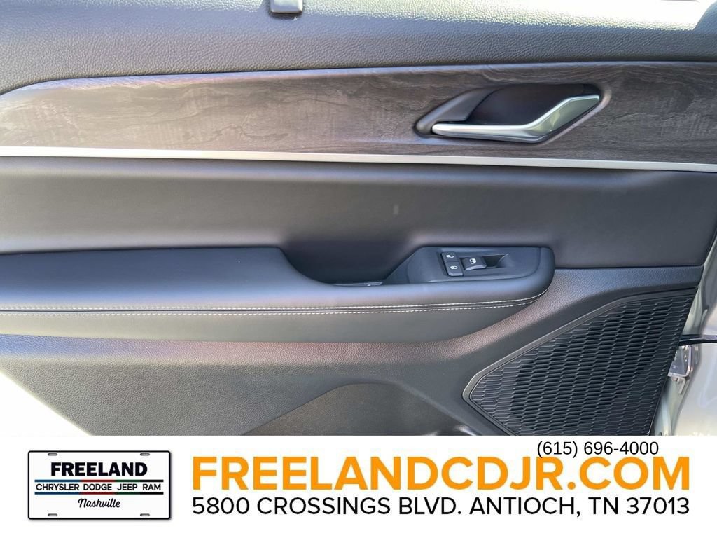 New 2025 Jeep Grand Cherokee L Limited w/ Luxury Tech Group II AWD/4WD image 20