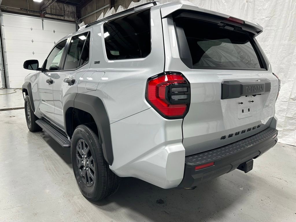 Used 2025 Toyota 4Runner SR5 AWD/4WD image 5