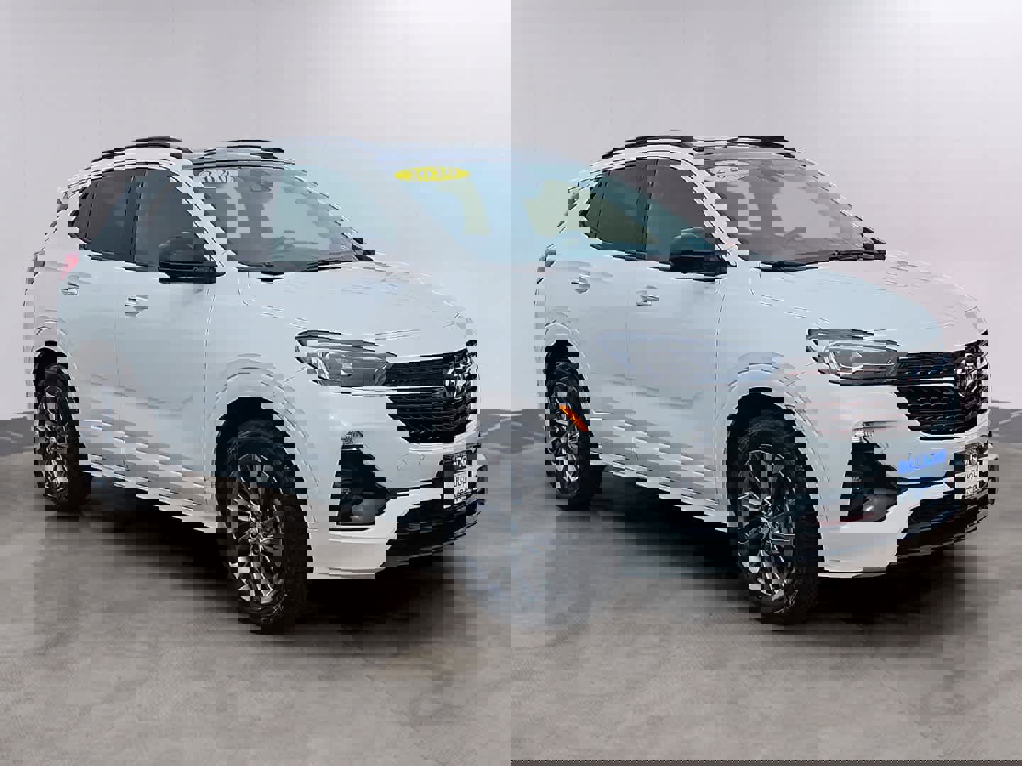 Used 2020 Buick Encore GX Essence w/ Experience Buick Package image 3