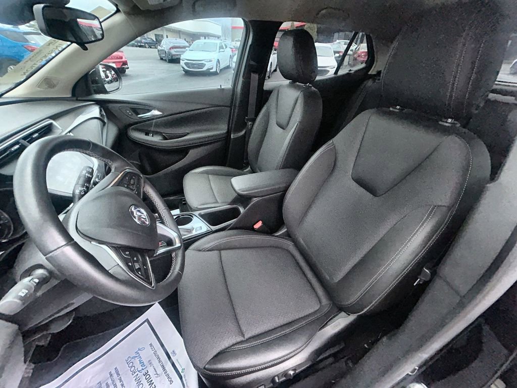 Used 2023 Buick Encore GX Select w/ Sport Touring Package image 17