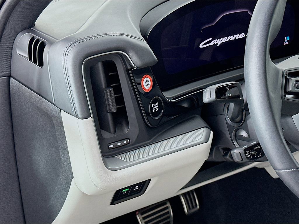 Used 2024 Porsche Cayenne S image 11