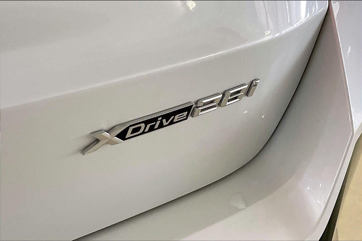 Used 2025 BMW X1 xDrive28i w/ M Sport Package AWD/4WD image 9