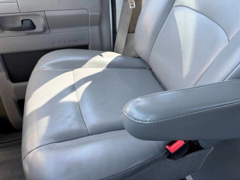 Used 2014 Ford E-250 and Econoline 250 Extended w/ Power Group image 10