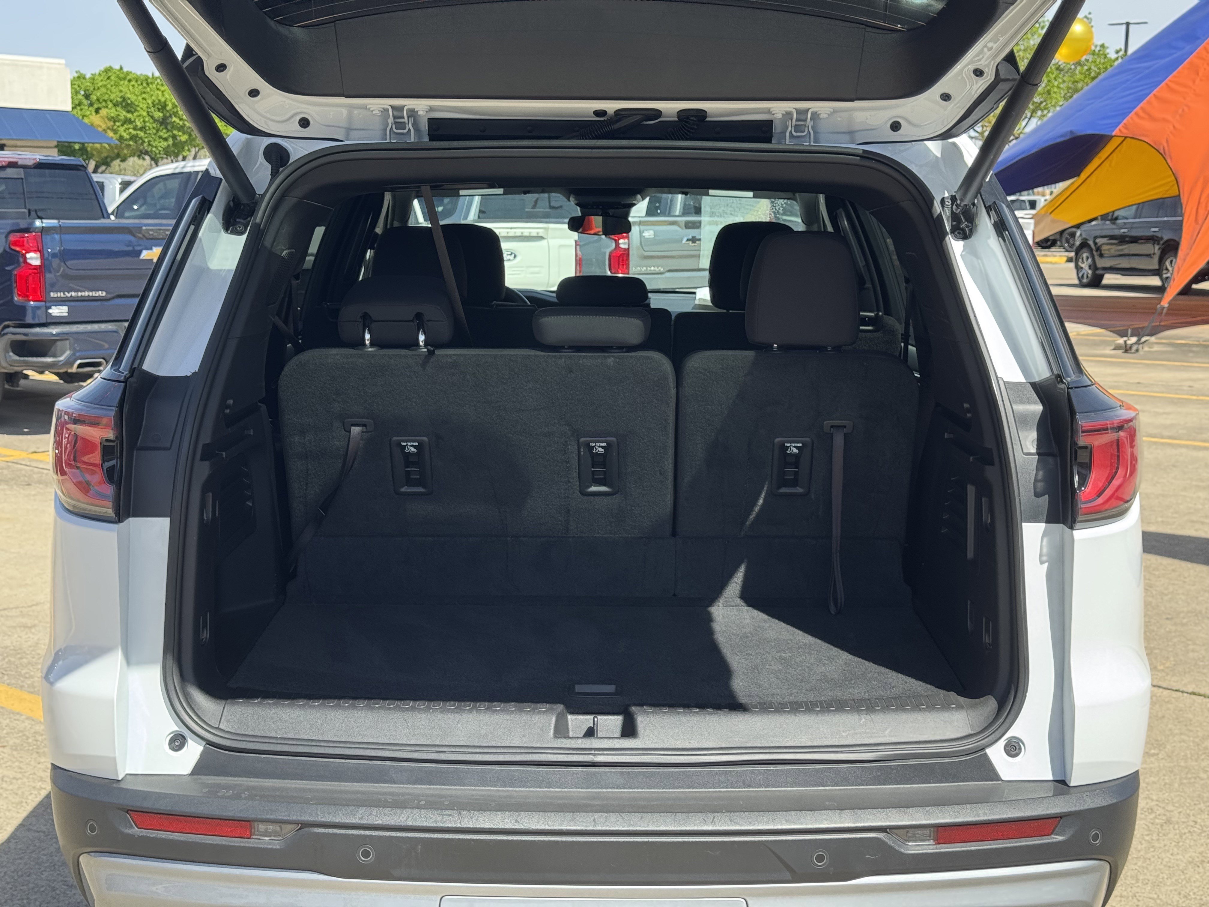 Used 2025 GMC Acadia Elevation image 10