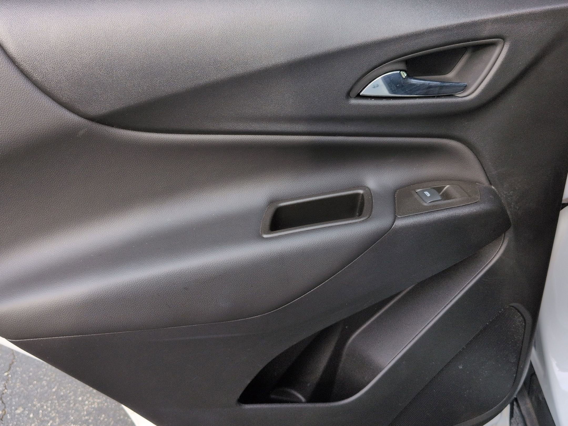 Used 2023 Chevrolet Equinox LT image 30