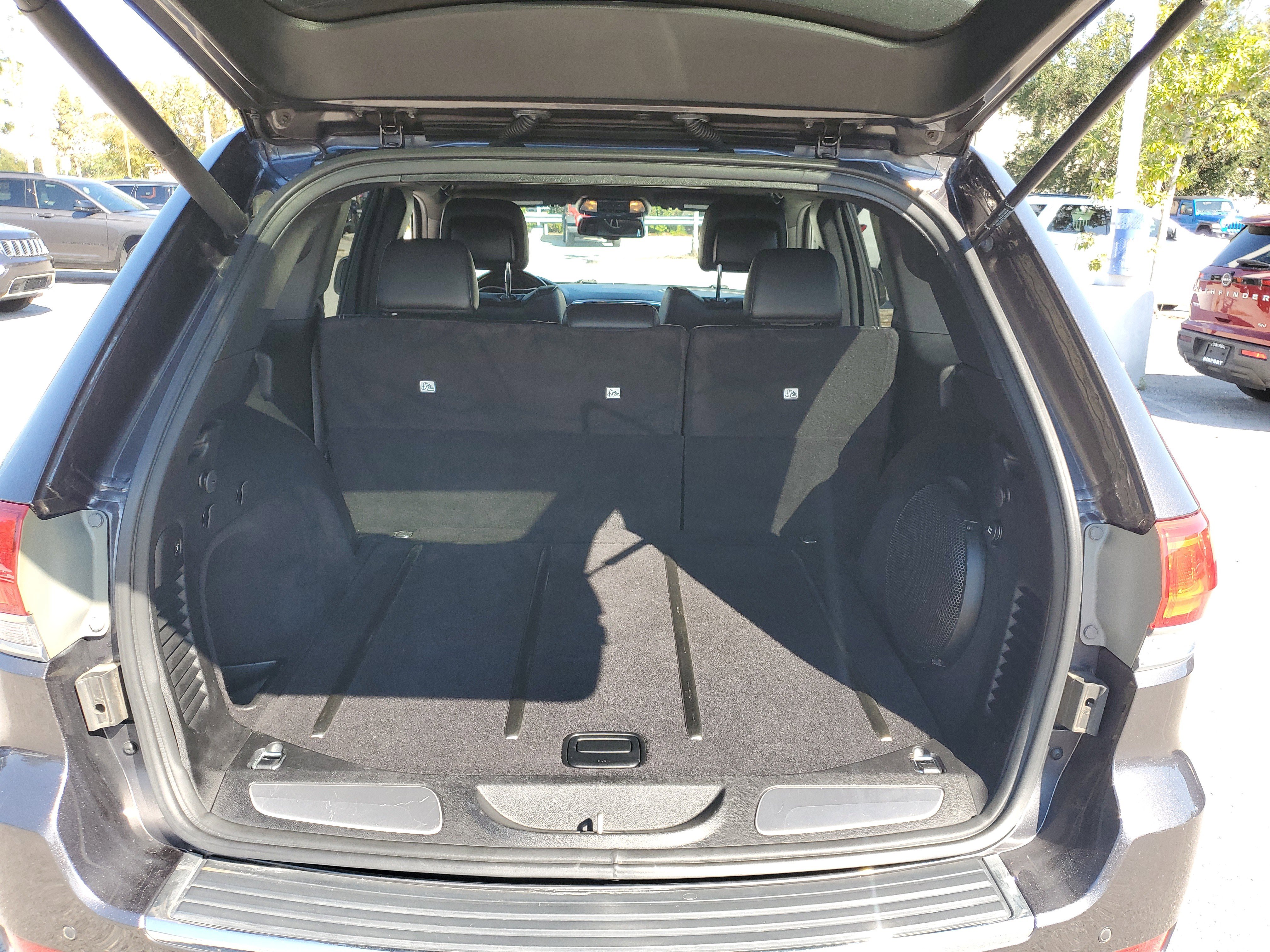 Used 2015 Jeep Grand Cherokee Overland w/ Advanced Technology Group image 5