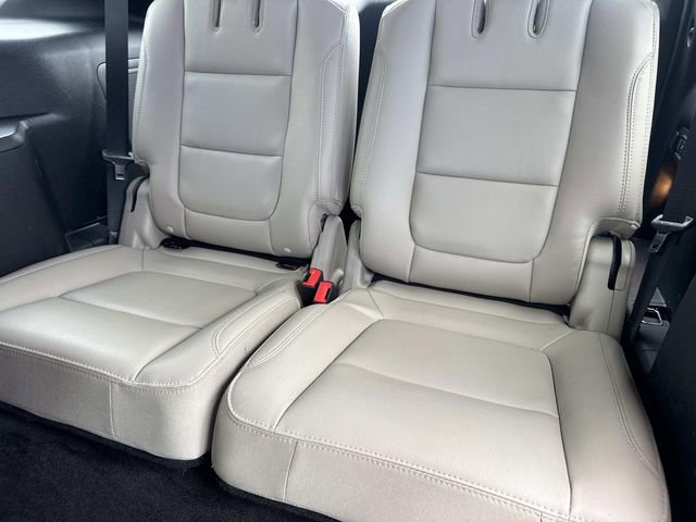 Used 2018 Ford Explorer Limited w/ Equipment Group 301A FWD image 16