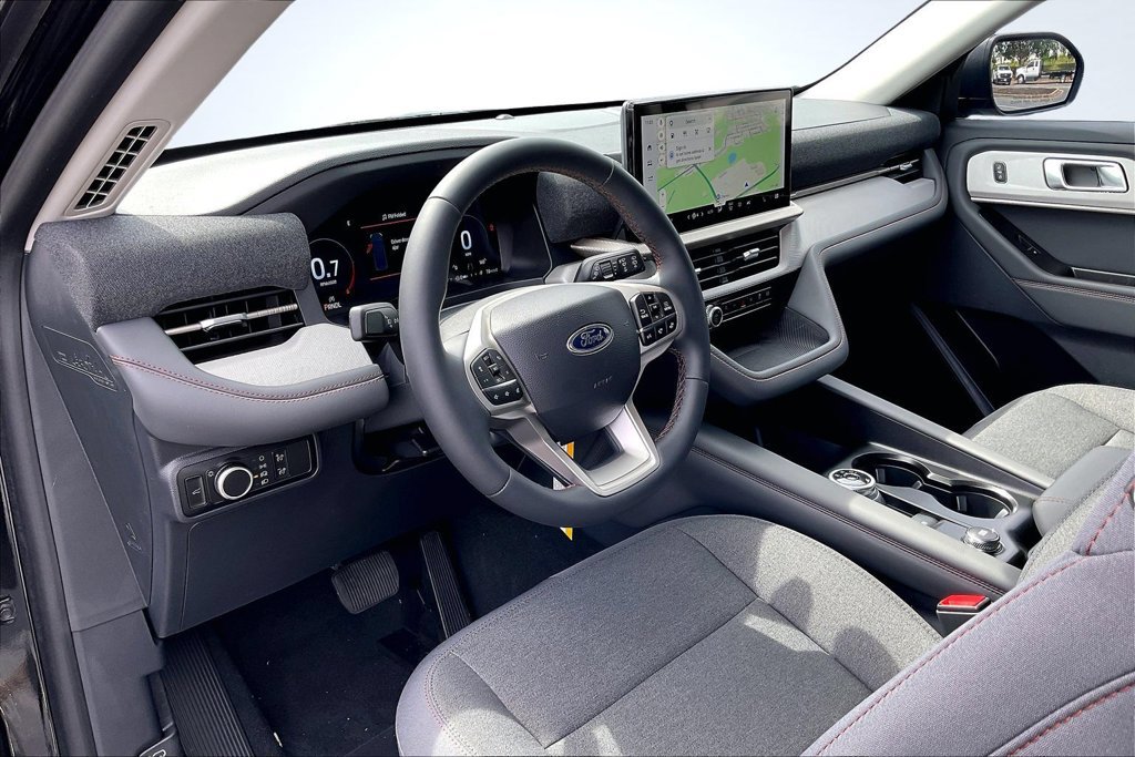 New 2026 Ford Explorer Active RWD image 7
