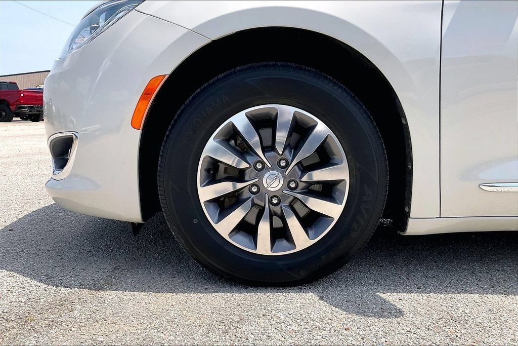 Certified 2019 Chrysler Pacifica Touring-L Plus FWD image 35