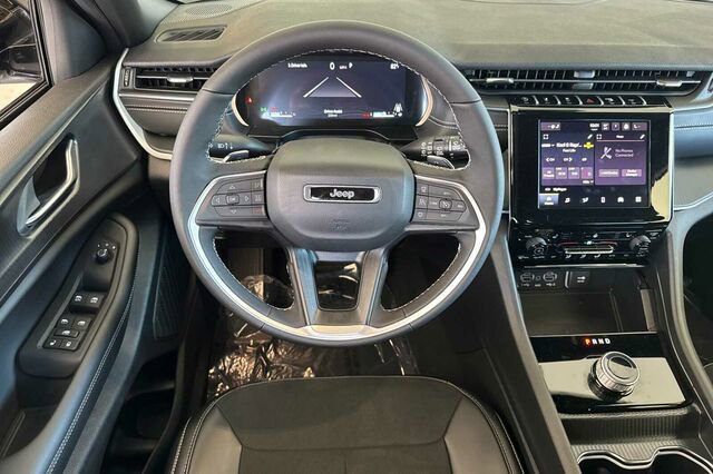 New 2025 Jeep Grand Cherokee L Laredo image 11