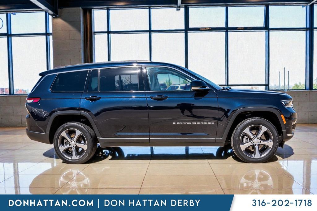 Used 2023 Jeep Grand Cherokee L Limited AWD/4WD image 34
