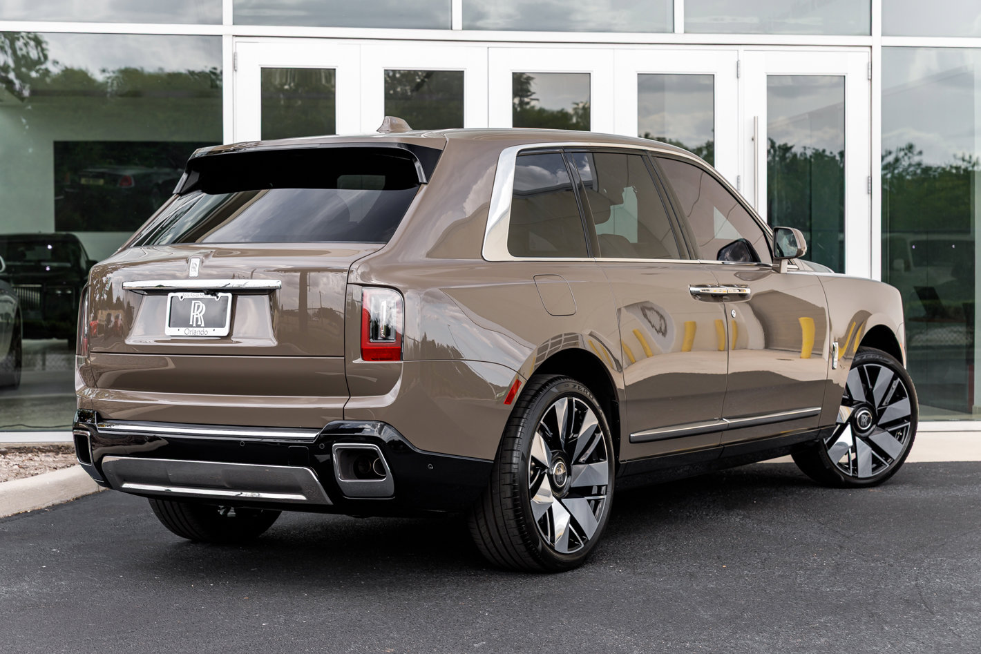 Certified 2025 Rolls-Royce Cullinan AWD/4WD image 17