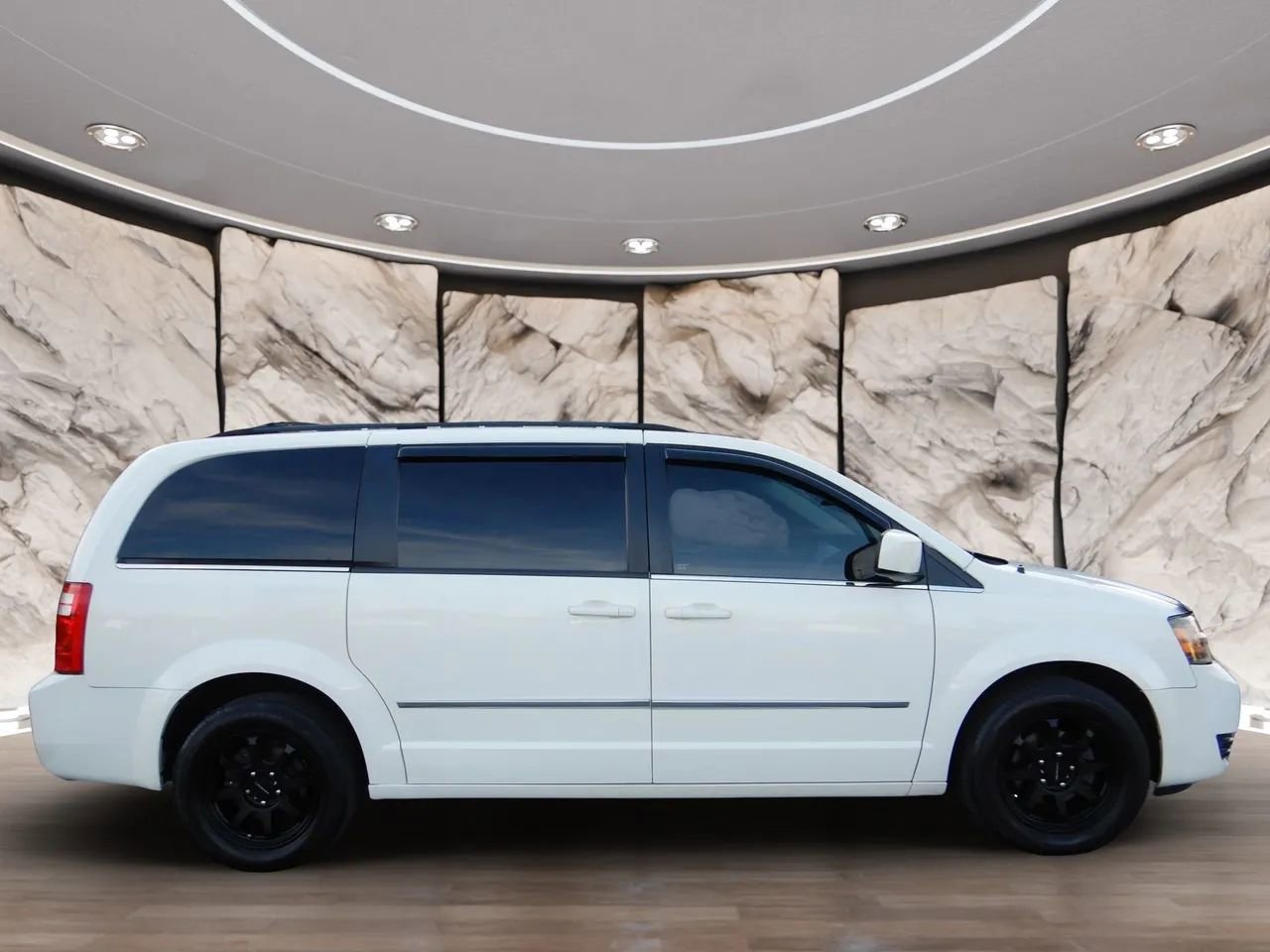 Used 2010 Dodge Grand Caravan SXT image 6