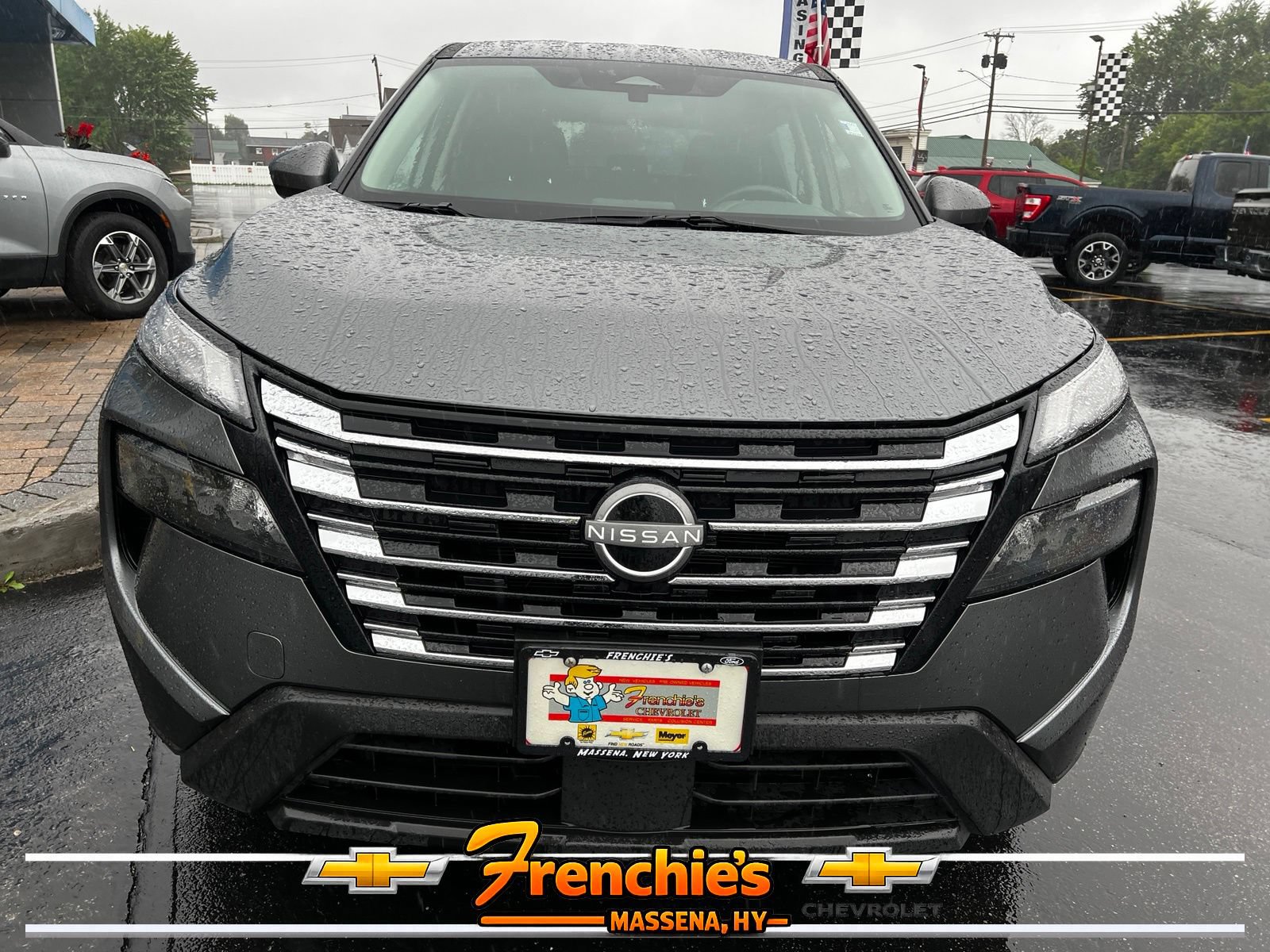 Used 2025 Nissan Rogue SV AWD/4WD image 2