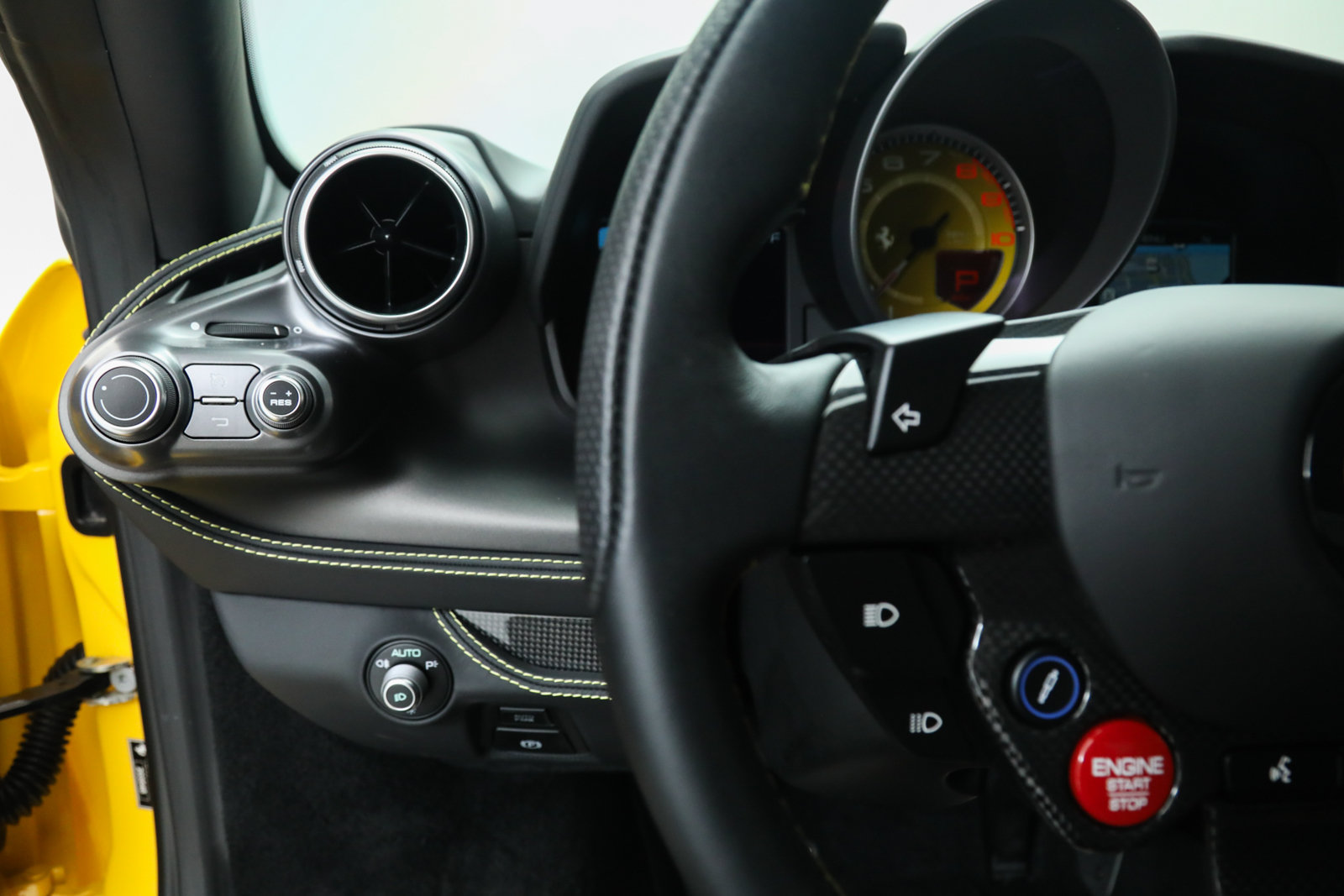 Certified 2022 Ferrari F8 Tributo RWD image 29