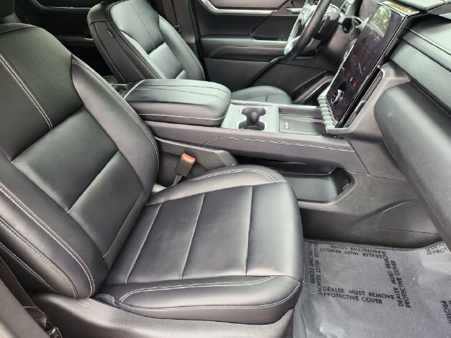 Used 2026 GMC Acadia Elevation w/ Elevation Premium Package FWD image 15