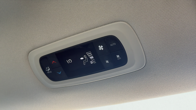 Used 2024 Chrysler Pacifica Touring-L FWD image 28