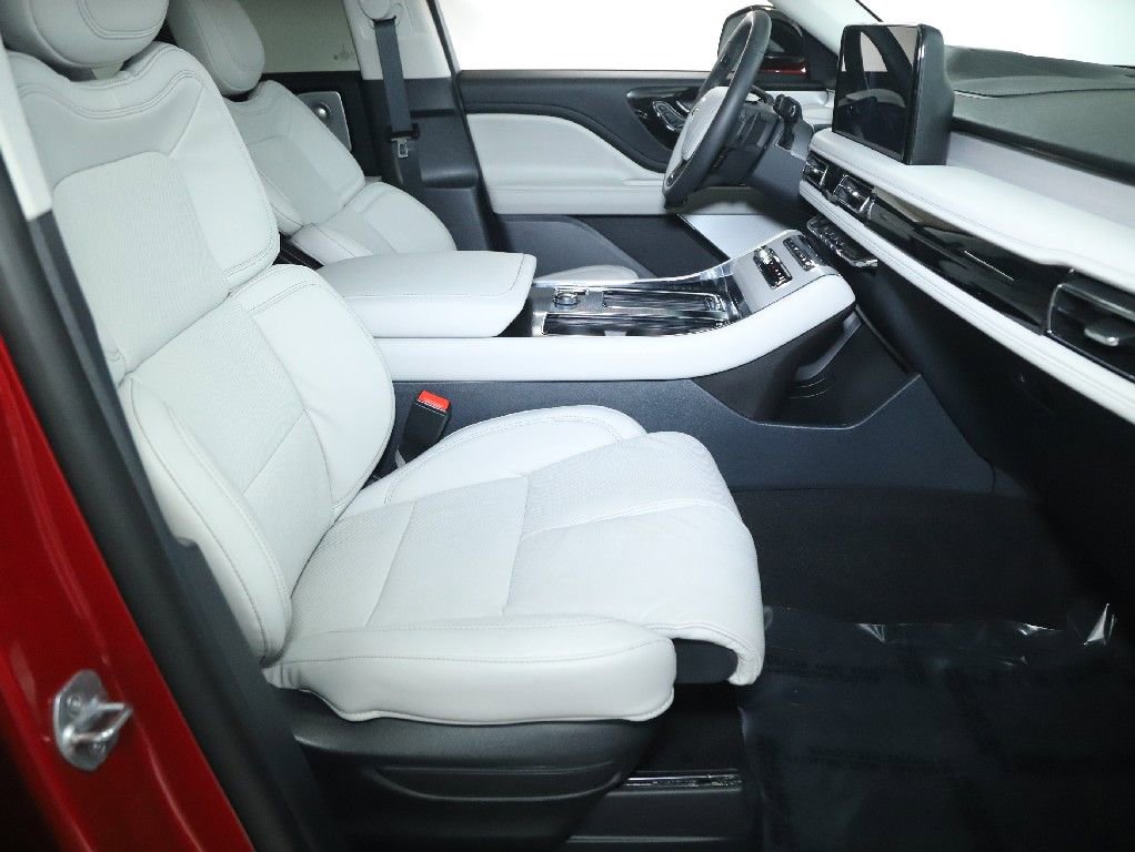 Certified 2025 Lincoln Aviator Reserve w/ Equipment Group 201A image 34