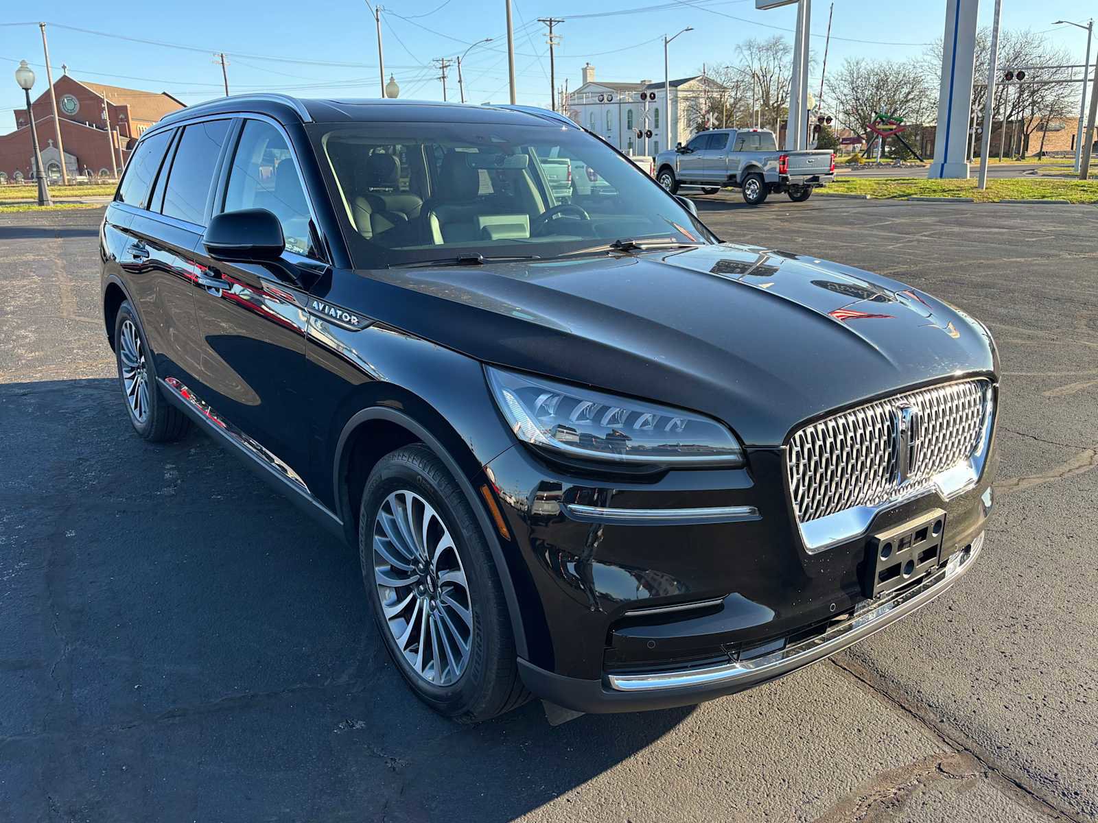 Used 2023 Lincoln Aviator AWD w/ Premium Package image 3