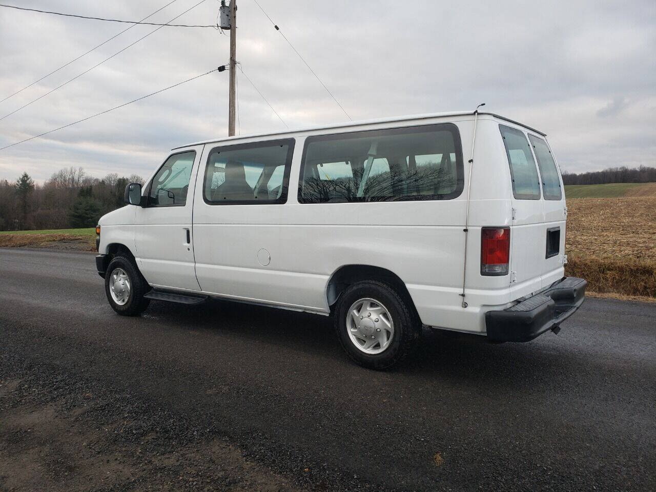 Used 2011 Ford E-150 and Econoline 150 Wagon w/ PWR Windows & Locks Group RWD image 5