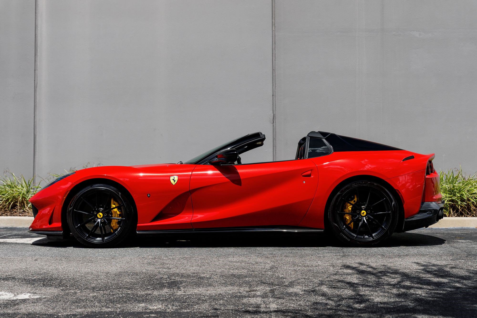 Used 2021 Ferrari 812 GTS RWD image 2