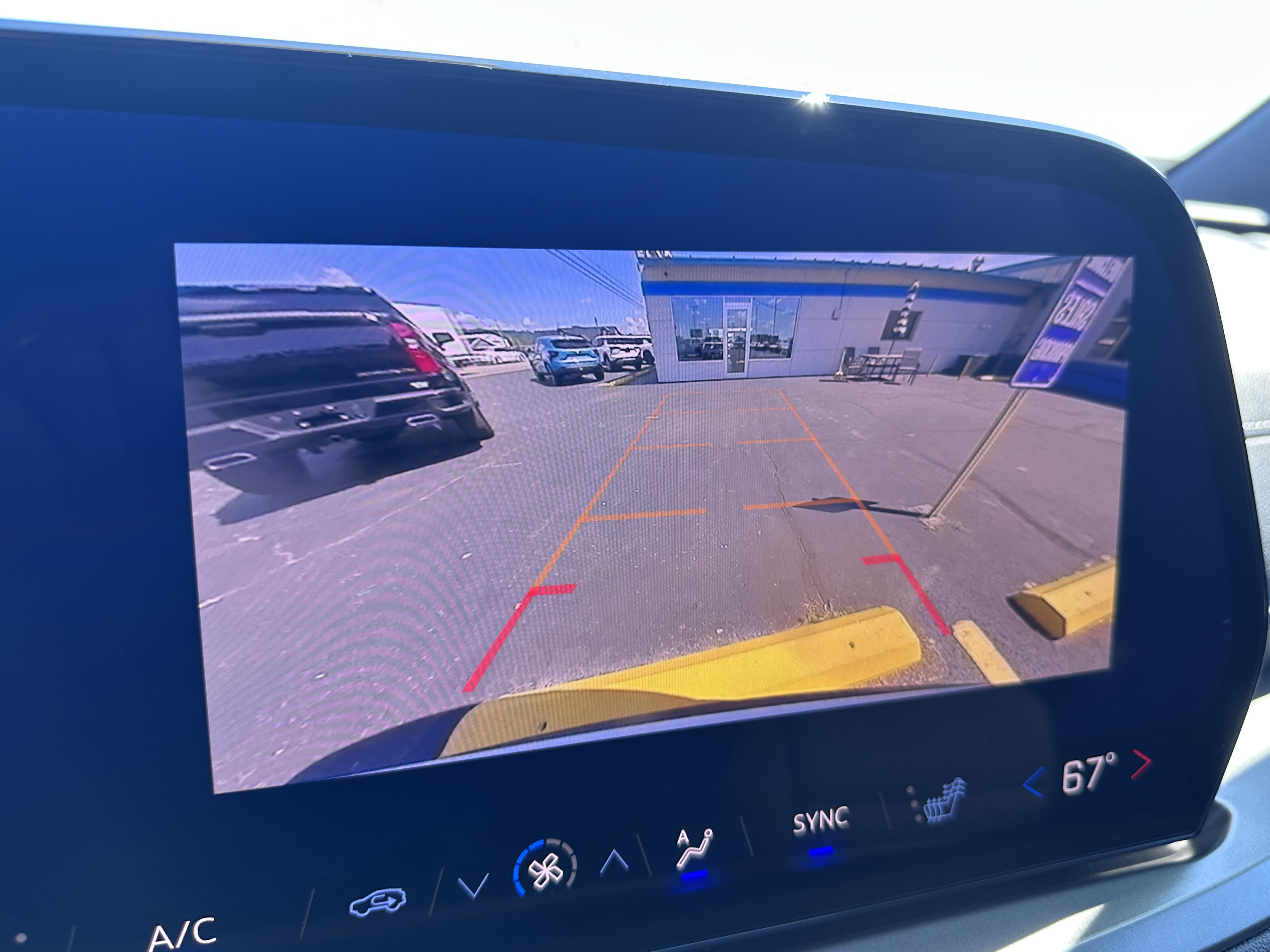 Used 2025 Chevrolet Traverse LT image 17