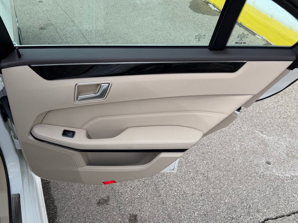 Used 2014 Mercedes-Benz E 350 Sedan image 25