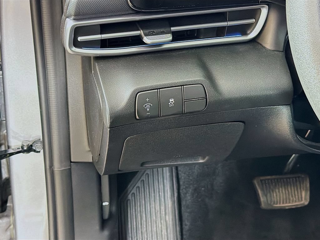 Used 2024 Hyundai Elantra SEL FWD image 30