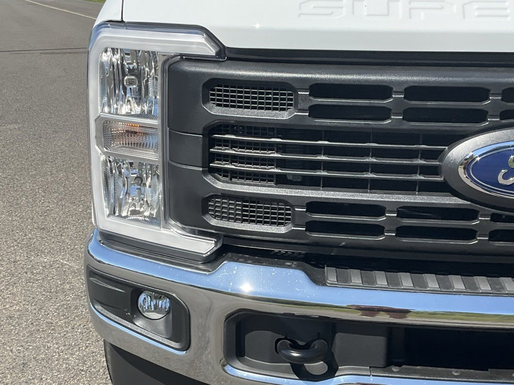New 2026 Ford F350 XL image 2