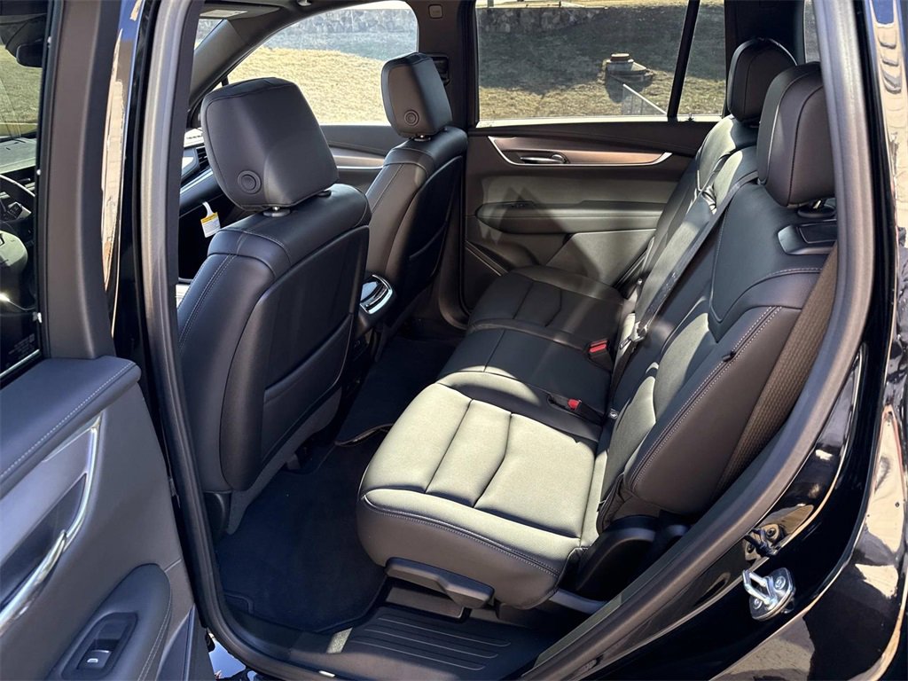Used 2025 Cadillac XT6 Luxury image 19