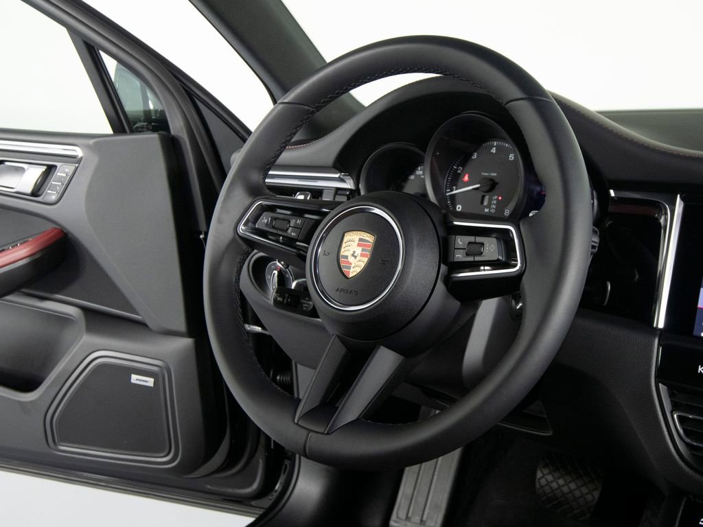 Certified 2025 Porsche Macan AWD/4WD image 30