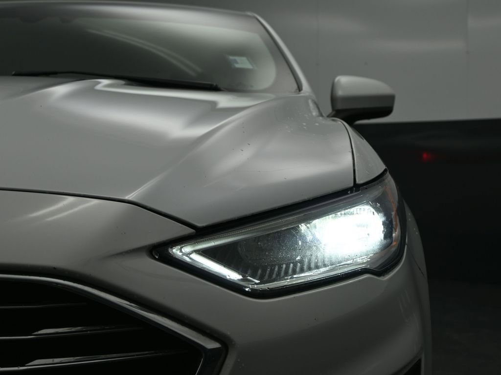 Used 2020 Ford Fusion SE image 11
