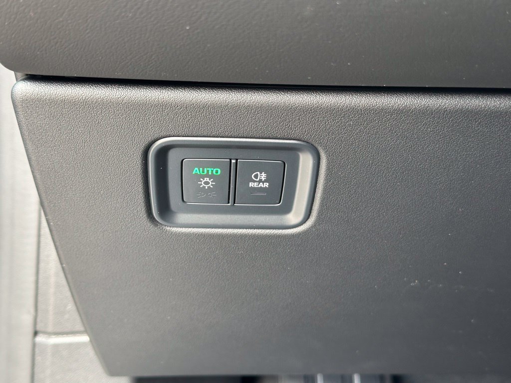 Used 2026 Porsche Macan Electric RWD image 36