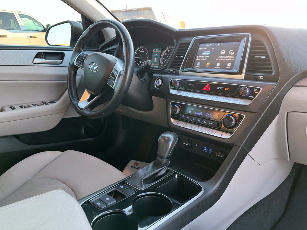 Used 2019 Hyundai Sonata SEL w/ Tech Package 02 FWD image 12