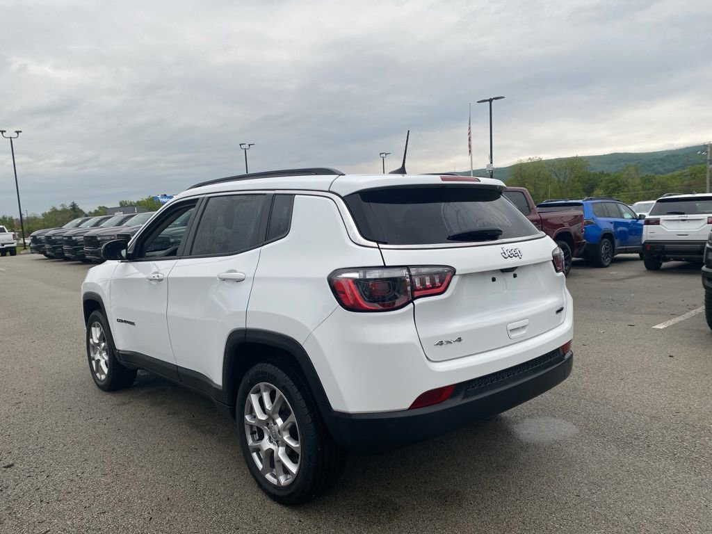 Used 2022 Jeep Compass Latitude AWD/4WD image 4