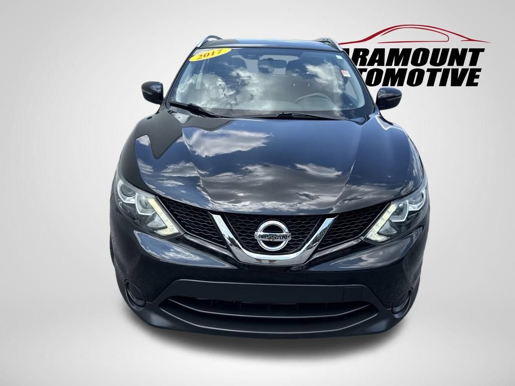Used 2017 Nissan Rogue Sport SV FWD image 2