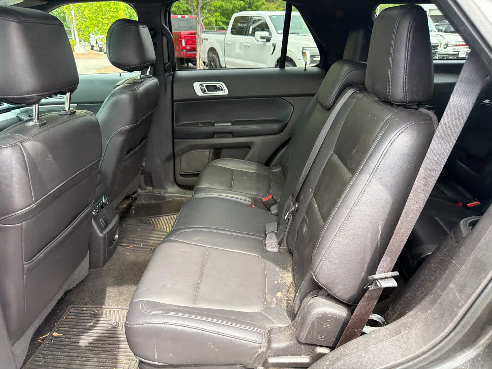 Used 2015 Ford Explorer XLT w/ Equipment Group 202B AWD/4WD image 13