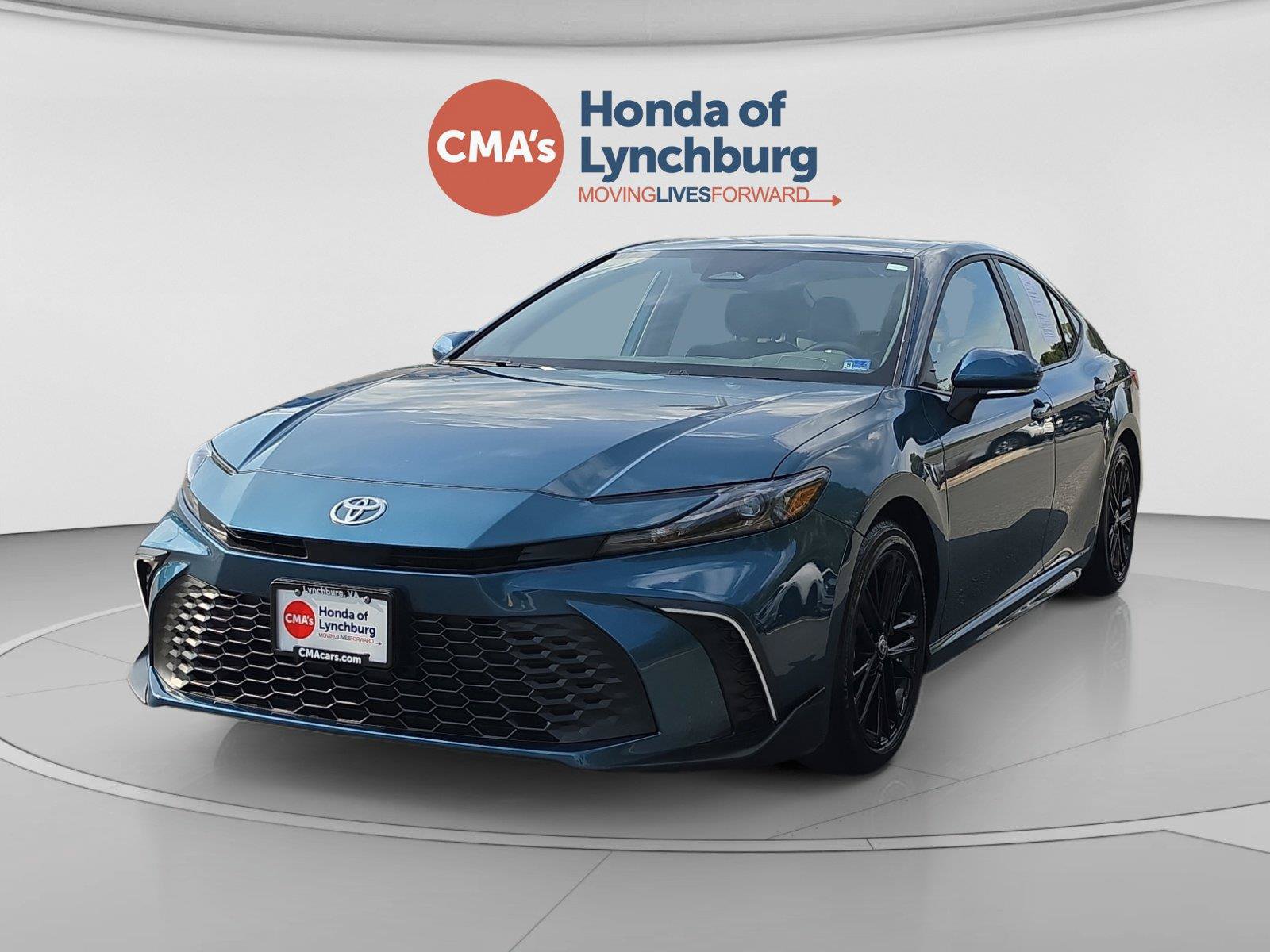 Used 2025 Toyota Camry SE w/ Multimedia Upgrade Package