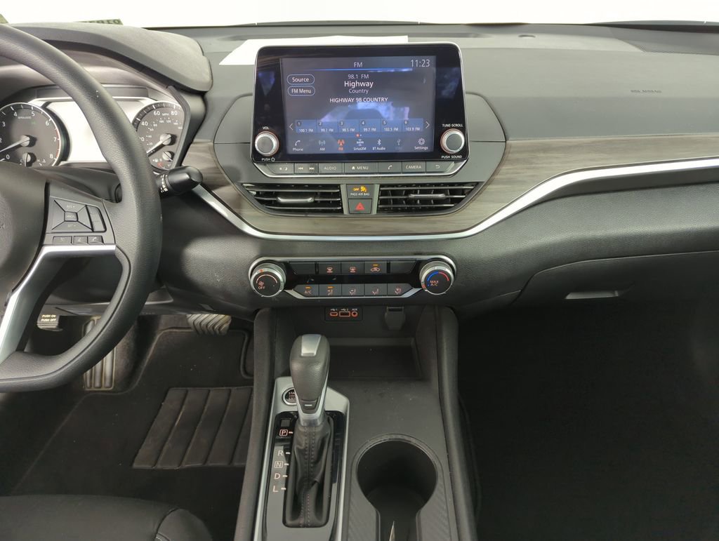 Used 2025 Nissan Altima 2.5 SV image 25