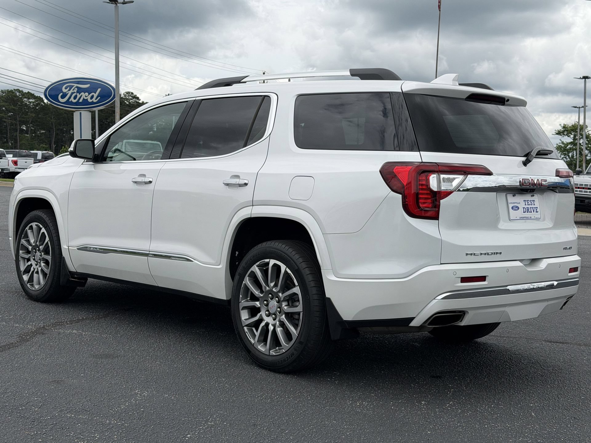 Used 2023 GMC Acadia Denali w/ Denali Technology Package AWD/4WD image 3
