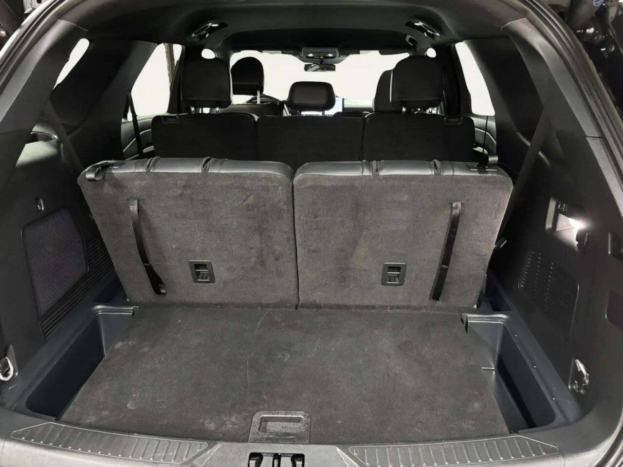 Used 2025 Ford Explorer ST-Line w/ ST-Line Street Pack AWD/4WD image 6