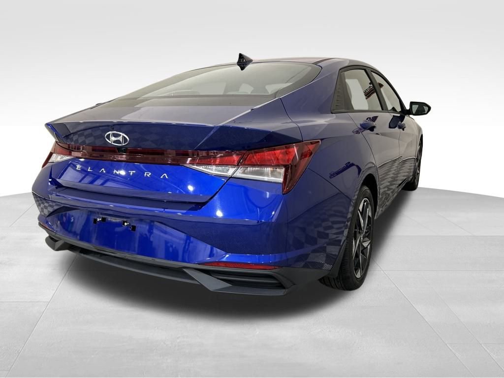Used 2023 Hyundai Elantra SEL w/ Convenience Package FWD image 5