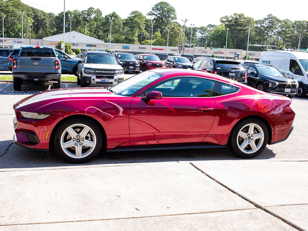 Used 2026 Ford Mustang Coupe RWD image 3