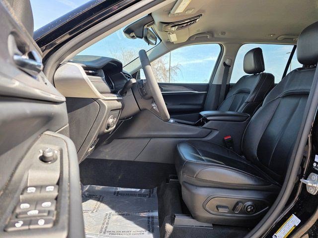 Certified 2023 Jeep Grand Cherokee Limited w/ Black Appearance Package AWD/4WD image 23