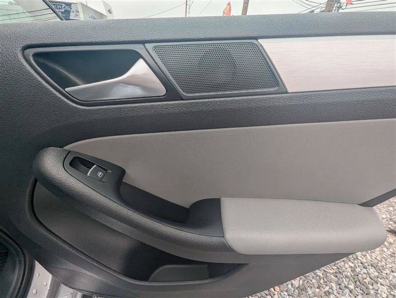 Used 2014 Volkswagen Jetta SEL FWD image 29