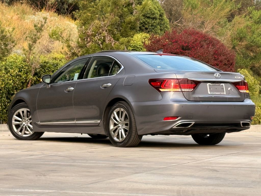 Used 2015 Lexus LS 460 w/ Comfort Package image 2