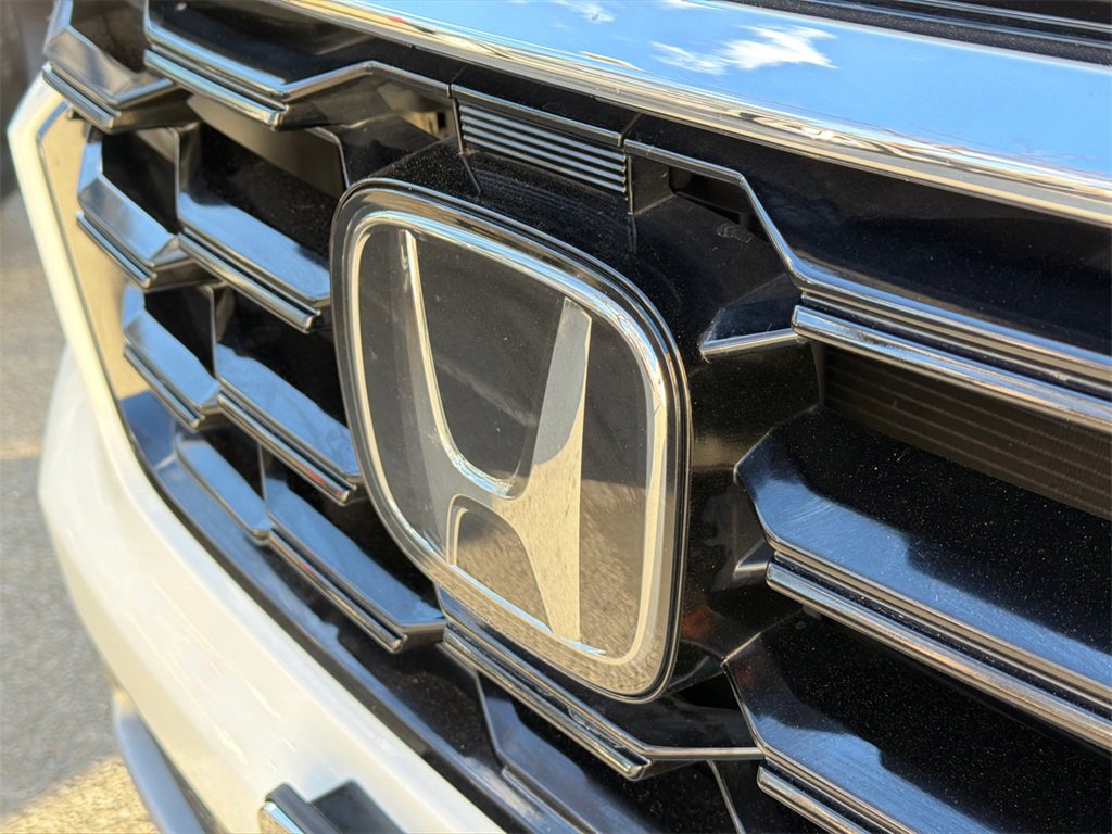 Used 2024 Honda Pilot Touring image 15