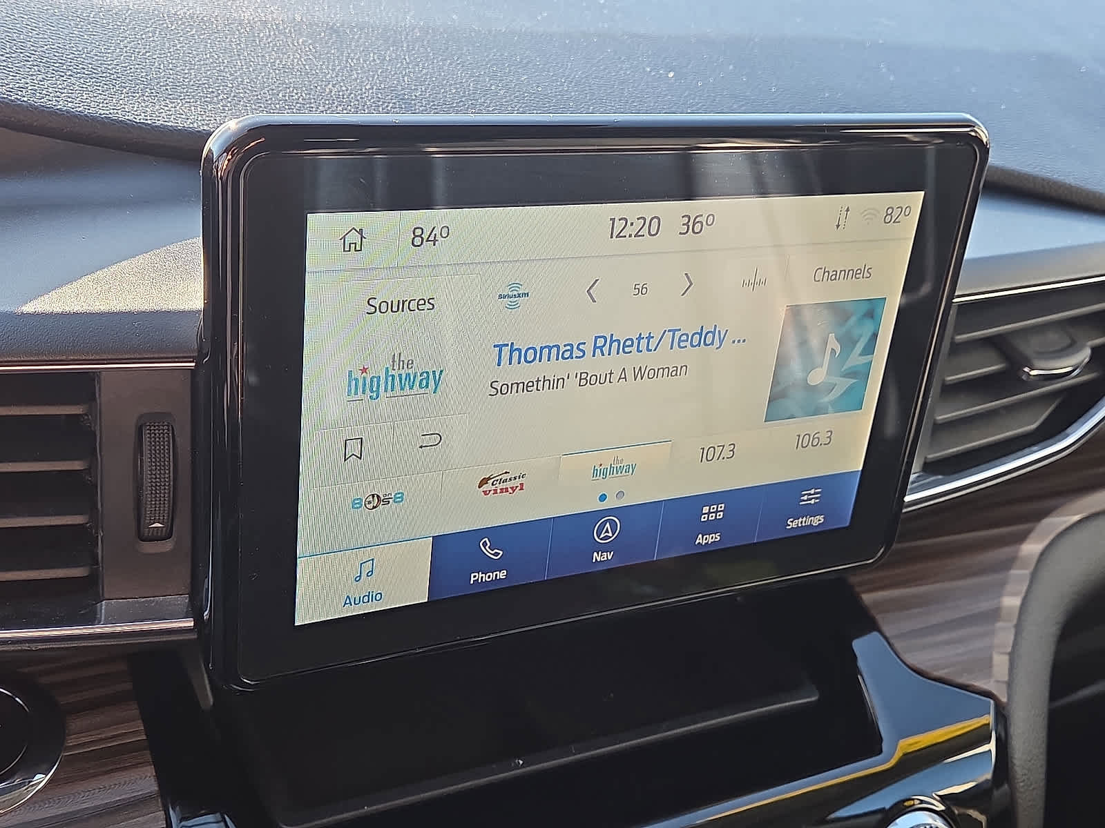 Used 2022 Ford Explorer Limited w/ Equipment Group 301A image 18