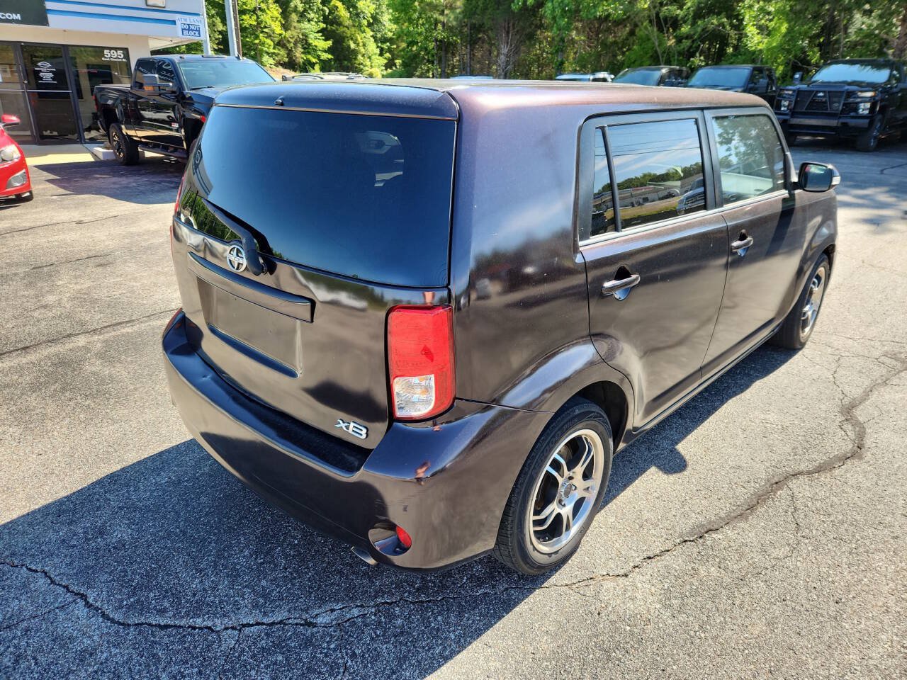 Used 2011 Scion xB FWD image 8