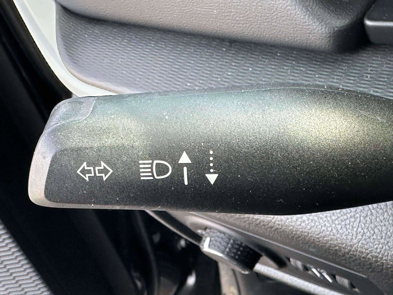 Used 2023 Jeep Grand Cherokee L Laredo image 24